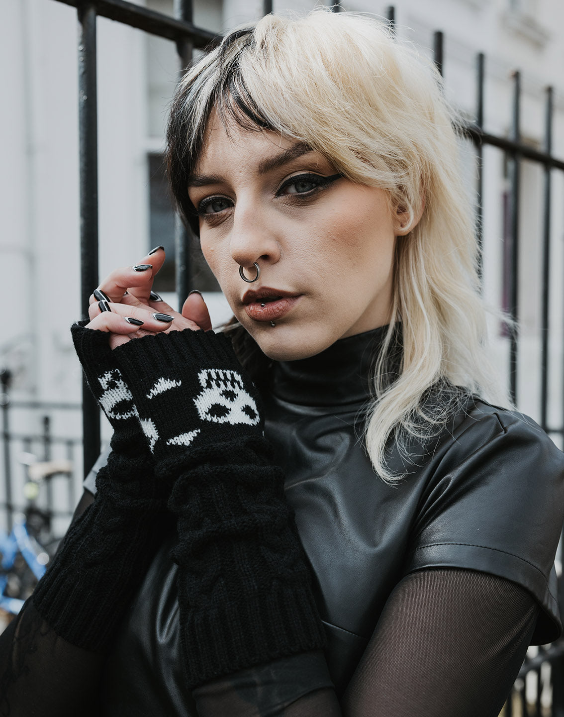 Pamela Mann Skull &amp; Crossbones Fingerless Gloves